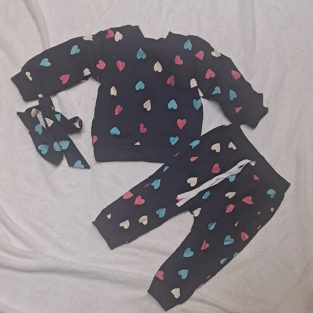 NWT Heart Patterned Kids Sweatsuit